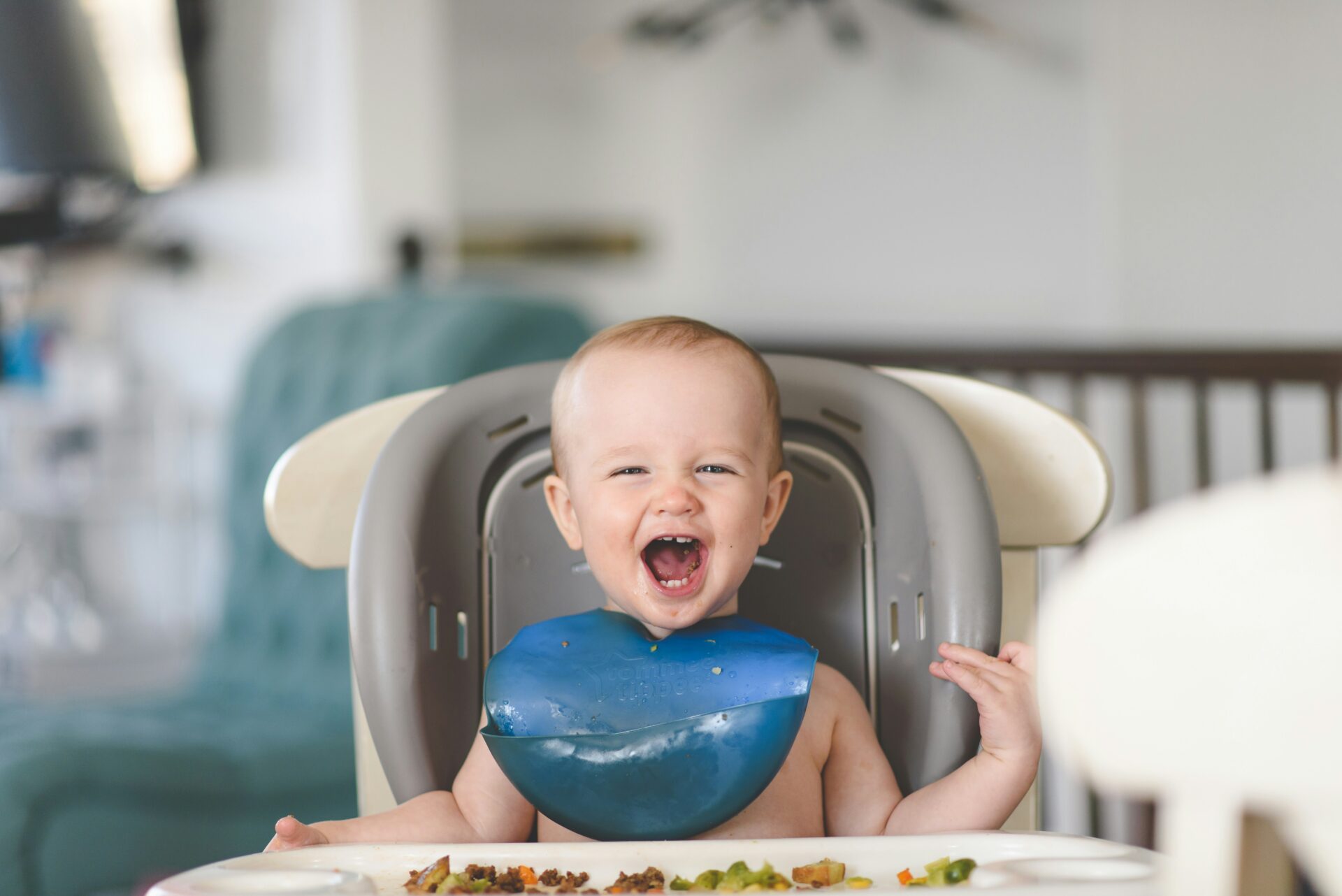 8 Expert Tips For Introducing New Foods To Your Baby